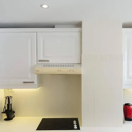 Le Corail Spacieux Avec Beau Et Ample Balcon, Au Centre, Ideal Pour Familles Et Petits Groupes *
