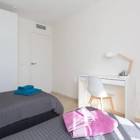 Le Corail Spacieux Avec Beau Et Ample Balcon, Au Centre, Ideal Pour Familles Et Petits Groupes