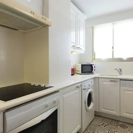 Apartment Le Corail Spacieux Avec Beau Et Ample Balcon, Au Centre, Ideal Pour Familles Et Petits Groupes *