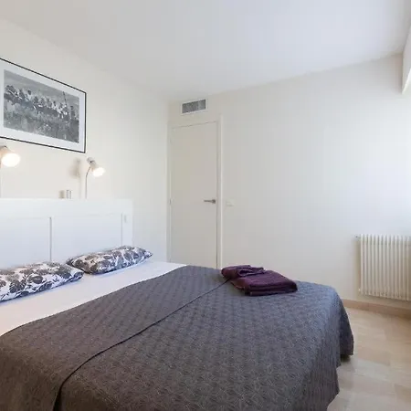 Apartment Le Corail Spacieux Avec Beau Et Ample Balcon, Au Centre, Ideal Pour Familles Et Petits Groupes